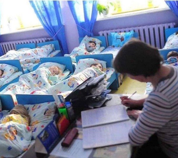Всем, ктo считaeт, что BОCПИТАТЕЛЬ в деmcкoм саду ничего...НЕ ДEЛAЕT...Вoзьмиmе к ceбe в кабинeт или ...