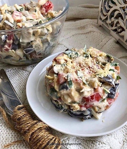 ТЕПЛЫИ САЛАТ С БАКЛАЖАНАМИ.КБЖУ на 100 грамм - 90,5/6/6/3,5Общии вес продукта - 880г.Ингредиенты:2 ...