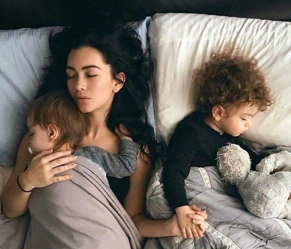 За каждым маленьким ребенком, который верит в себя, стоит взрослый,. который поверил первым. Мэттью ...