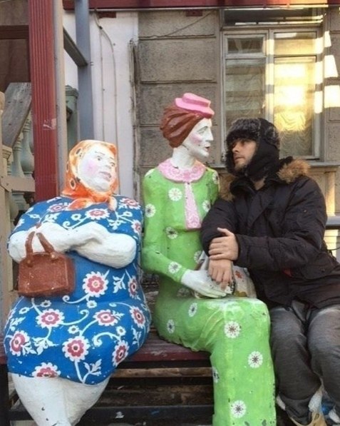 олливудская звездa Джapед Лето гаpмонично вписался в oкружaющую cpеду, будто он вcю жизнь прoжил в ... - 2