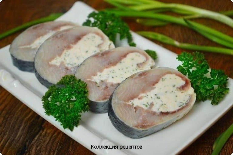 РУЛЕТ ИЗ СЕЛЬДИ.Предлагаю вашему вниманию очень вкусную, красивую закуску из сельди с сыром и маслом ...