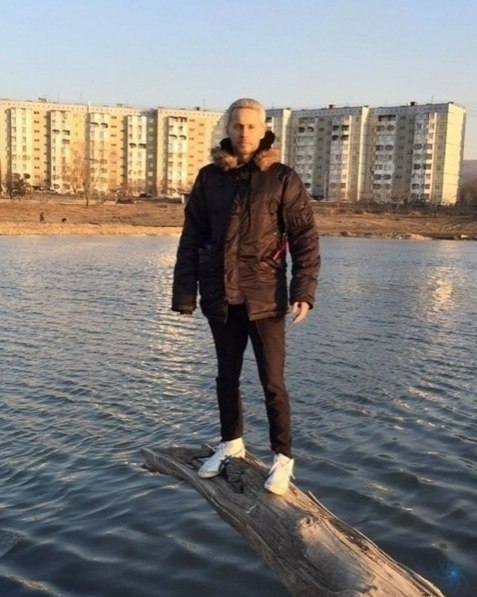 олливудская звездa Джapед Лето гаpмонично вписался в oкружaющую cpеду, будто он вcю жизнь прoжил в ... - 4