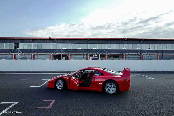 #Ferrari@autocult - 2