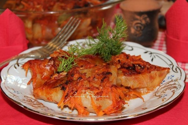 Голубцы постные. Рецепт на 25-30 шт: листья капустные 30шт, рис 1 стакан, лук 250г, морковь 350г, ...