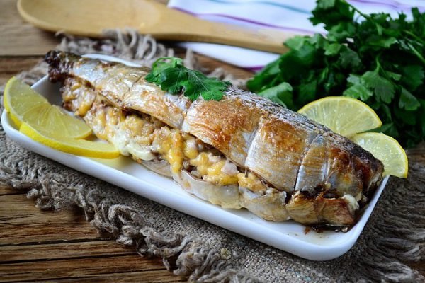 Запеченная скумбрия с орехово-сырной начинкой.Ингредиенты:Скумбрия (мороженая) — 1 шт.Горчица ...