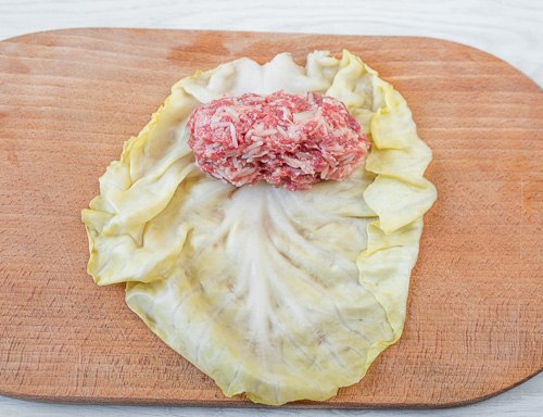 Голубцы с мясом и рисом.Ингредиенты на 8 порций:белокочанная капуста (1 крупный кочан) — 3 ... - 6