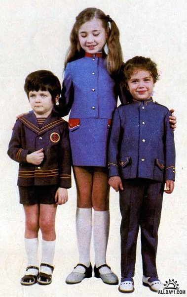 Детская праздничная и повседневная одежда, разработанная.в 1970 годах Ленинградским Домом моделей ...