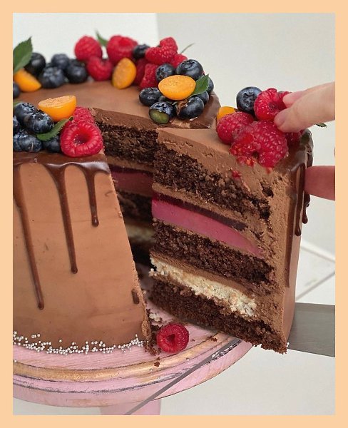 С нами очень вкусно! «ТРЮФЕЛЬНЫИ ТОРТ С БРУСНИЧНО-МЛИНОВЫМ КРЕМЮ И ХРУСТЯЩИМ СЛОЕМ» Рецепт трта ...