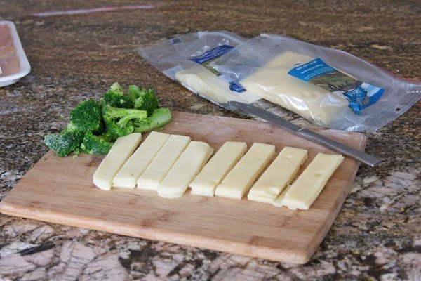 Хрустящие куриные рулетики с брокколи и сыром.Ингредиенты:брокколи (соцветия) 3/4 стаканавода 1 ст. ... - 2