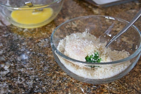 Хрустящие куриные рулетики с брокколи и сыром.Ингредиенты:брокколи (соцветия) 3/4 стаканавода 1 ст. ... - 5