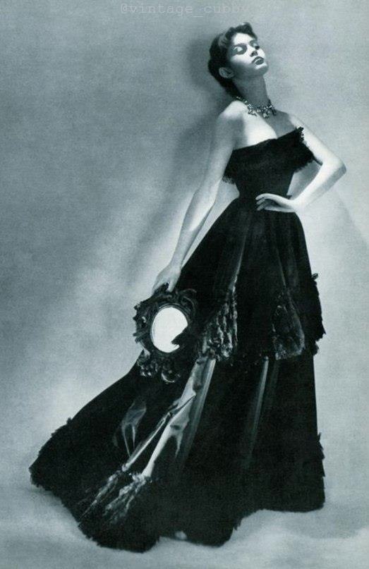 16-e p apo  ae o Balenciaga, 1950 .