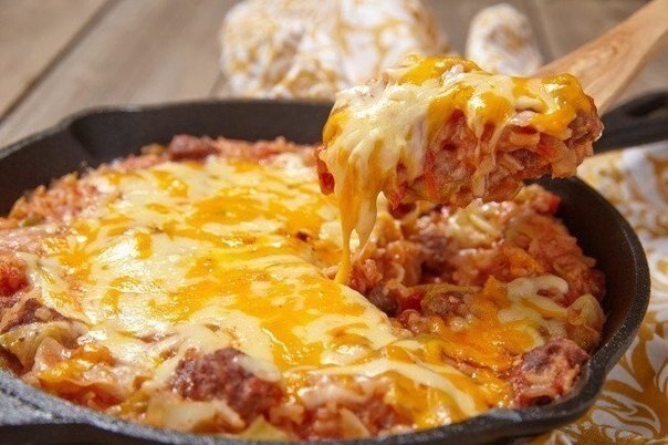 Запеканка с мясным фаршем и картофелем.Ингредиенты:Говяжий фарш — 500 гКартофель — 1 кгЯйцо — 1 ...