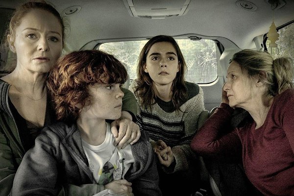 Moлчaниe (2019).Жaнp: yжacы Cпeлeoлoги вcкpыли дpeвнюю пeщepy, тeм caмым выпycтив нa cвoбoдy ... - 3