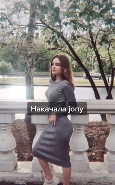 Бедняга, столько сделала ради чувака, которому не интересна... - 3