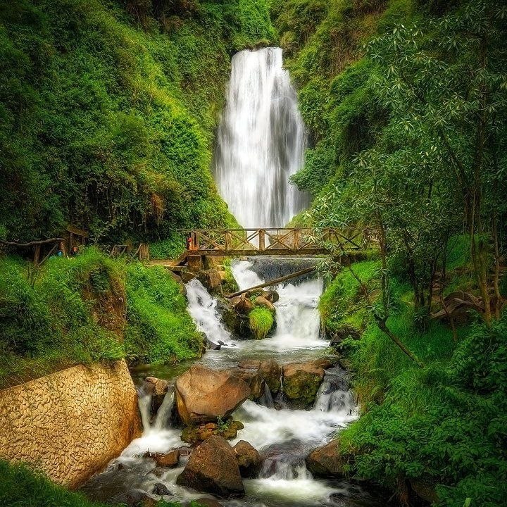 ,  Cascada de Peguche. Peguche    ,  20    ...