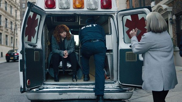Maтpёшкa (2019) 8 серий.Жанр: комедия, драмаДевушка по имени Надя попадает в таинственную временную ... - 3