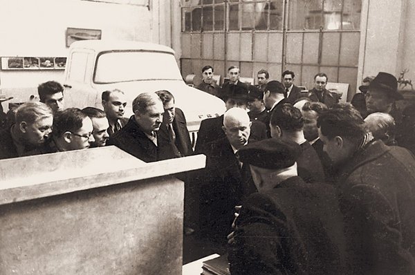 Вторая половина 1950-х, Никита Хрущёв на Горьковском автозаводе.