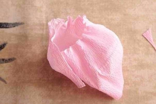 Розочка из гофрированной бумаги - легкий урок. - 4