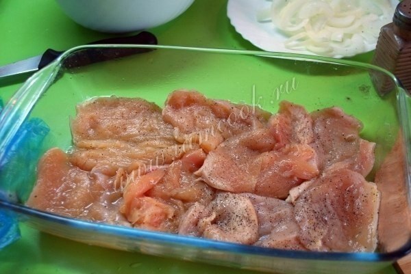 Куриная запеканка по-французски.Ингредиенты:Куриное филе - 400 граммКартофель - 2 штЛук - 1 ... - 3