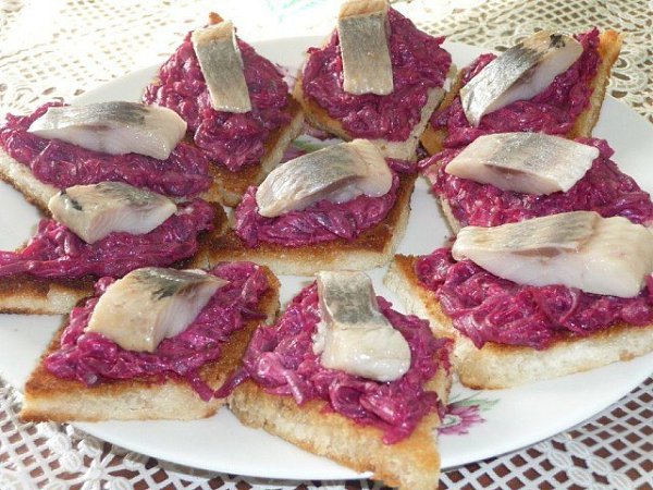 ЗАКУСОЧНЫЕ БУТЕРБРОДИКИ .Отличный вариант для праздничного стола! Ингредиенты: - батон - 1 отварная ...
