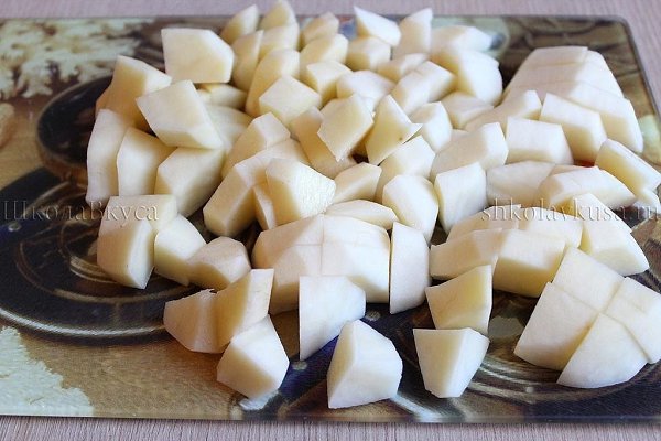 Овощное рагу с курицей.Ингредиенты:Куриное филе или куриная грудка - 600 грКартофель - 400 грЛук ... - 4