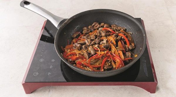 Острые куриные сердечки с перцем и луком.Ингредиенты:800 г куриных сердечек1 красный сладкий перец1 ... - 5
