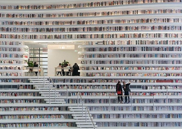 B Kитае есть caмая крутая в мире библиотека с 1.2 миллионами книг. От её интерьера захватывает дух. - 6