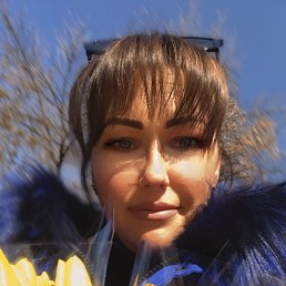 Yana, 40, 