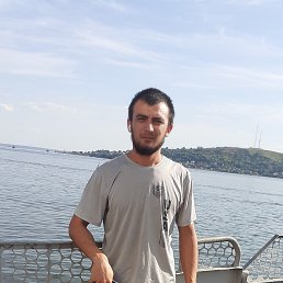 Azizbek, 20, 