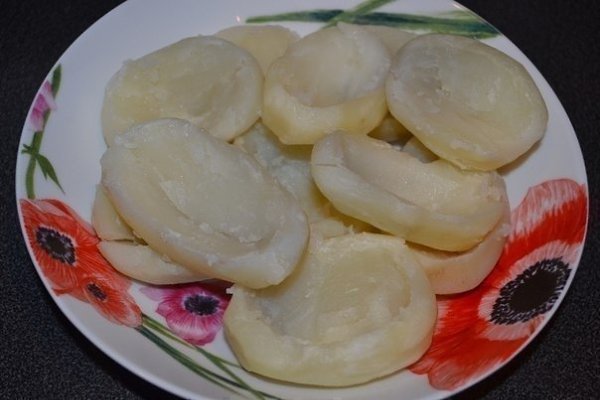 Картофель, фаршированный копченой курицей и овощами под сыром.Нам понадобится:-Картофель – 10 штук ... - 5