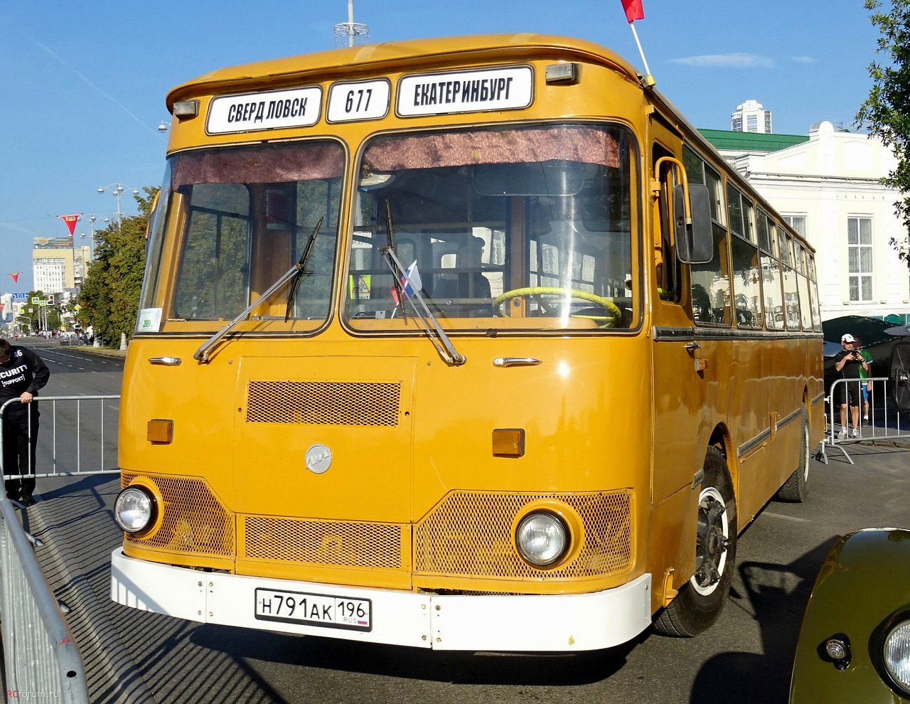 Автобус ЛиАЗ-677М в Екатеринбурге, август 2022 года. | Назад в СССР |  Фотострана | Пост №2543129293