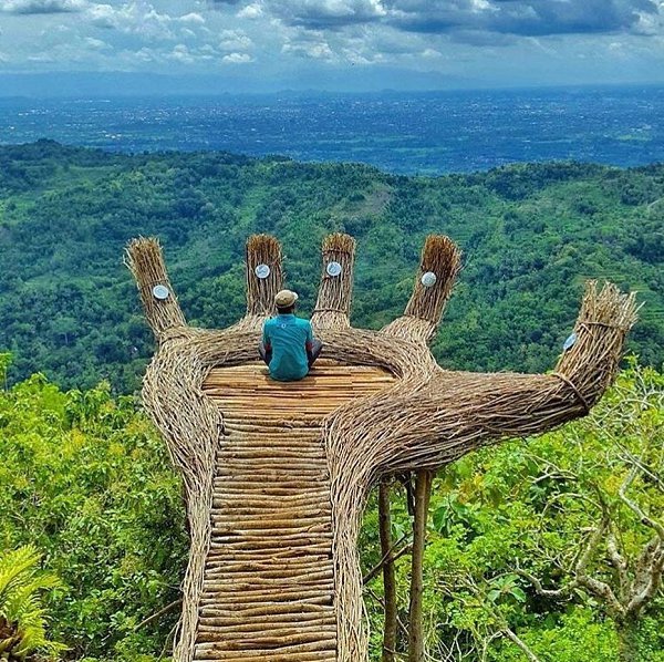 Pinus Pengger, Indonesia.