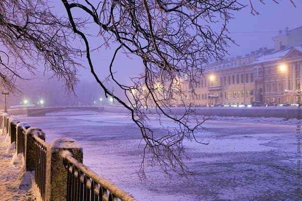 Счастье - это зимняя ночь дома , снегопад за окошком , запах ели , теплый чай и любимая музыка - 5