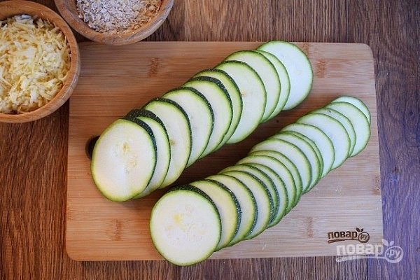 Кабачки в духовке с сыром и чесноком.Ингредиенты:Кабачок — 600 ГраммХлопья овсяные — 150 Грамм ... - 3