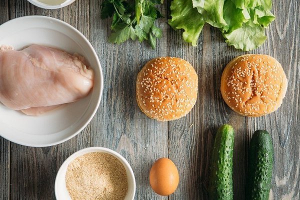 Бургеры с курицей и сметанным соусом. Сохрани рецептик! Ингредиенты:Булочки для бургеров — 6 ... - 2