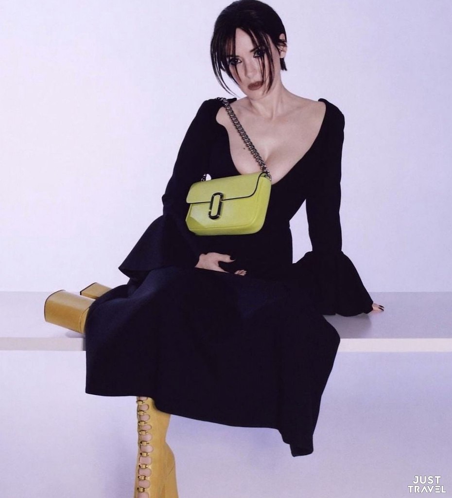 aoa aep  Marc Jacobs, 2022 o.#art #travel #world - 6