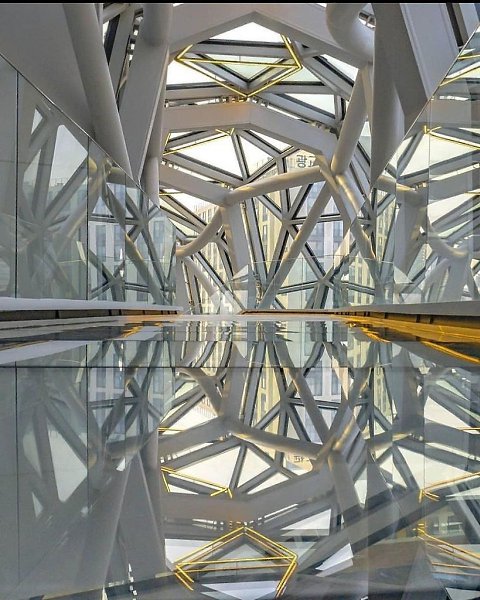 Южна Корея , торговый центр Galleria.Galleria — универмаг премиум класса, построенный в 2020 году в ... - 5