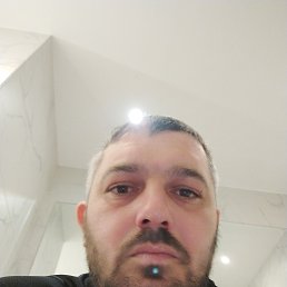 Gio, 29, 