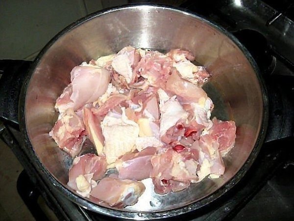 ЖАРКОЕ ПО-ДОМАШНЕМУ.Получается очень вкусно!Курицу порезать средне (у меня было 2 окорочка)Поджарить ... - 2