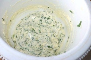БУТЕРБРОДЫ С ЧЕСНОКОМ И СЫРОМ.ИНГРЕДИЕНТЫ: 1 шт. хлеб (багет, 300 гр.) 150 гр. сыр (твердый) 70 гр. ... - 2