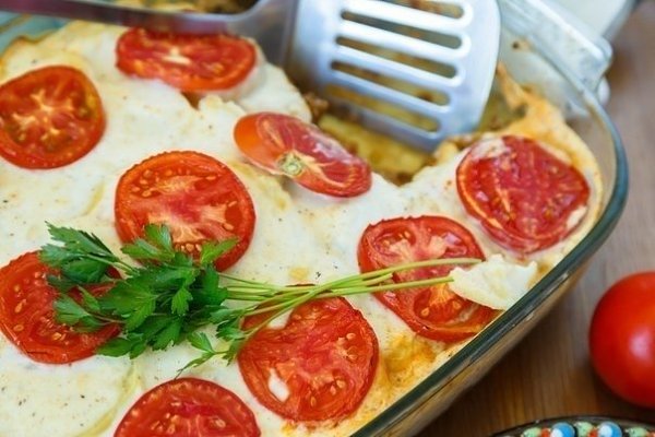 МЯСО ПО-ФРАНЦУЗСКИ.ИНГРЕДИЕНТЫ: Грибы - 200 гр; Мясо (свинина) - 600 гр; Картофель - 2 шт; Лук - 1 ...