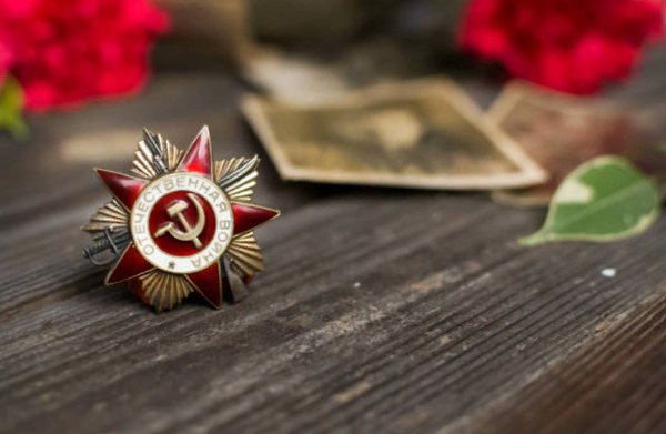 С НАСТУПАЮЩИМ ПРАЗДНИКОМ! Близится поистине великий день — День Победы! Давайте никогда не забывать ...