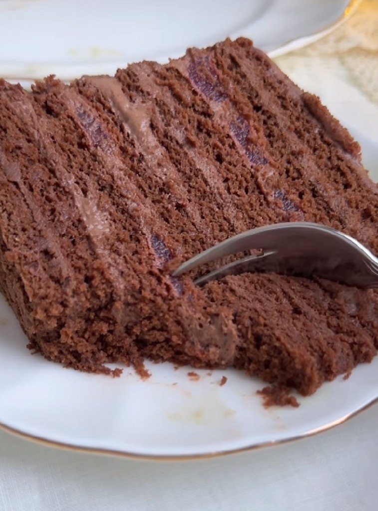 ТРЮФЕЛЬНЫЙ МЕДОВИК. Коржи: 420 г муки, 200 г сахара, 120 г яиц, 100 г растопленного сл.масла, 80 г ...