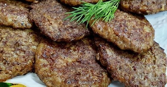 Котлеты из печени с картошкой. Ингредиенты: Печень — 300 гр. Картофель — 2 шт. Яйцо — 2 шт. Мука — ...