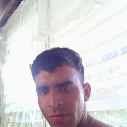 Tomas, 29, 