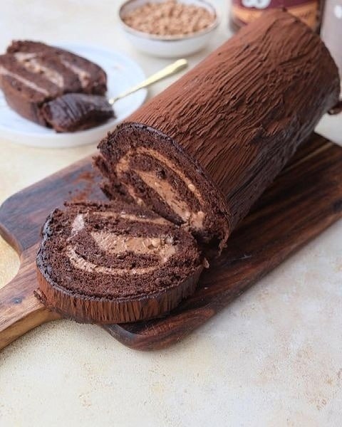 ШОКОЛАДНО-КОФЕЙНЫЙ РУЛЕТ. Бисквит огонь, а внутри не обычный крем, а вкуснейший мусс . Бисквит 6 шт ...
