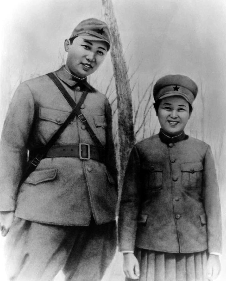 Ким Ир Сен со своей будущей женой Ким Чен Сук.1930-е годы. | История в ...