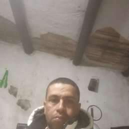 Andres, 37, 