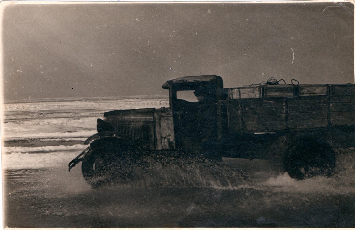 Rostic s ш дорога жизни 24 фото На льду Ладожского озера, апрель 1942 г. Назад в СССР Фотострана Пост № 25621173