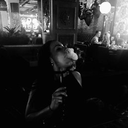 Lili, , 25 
